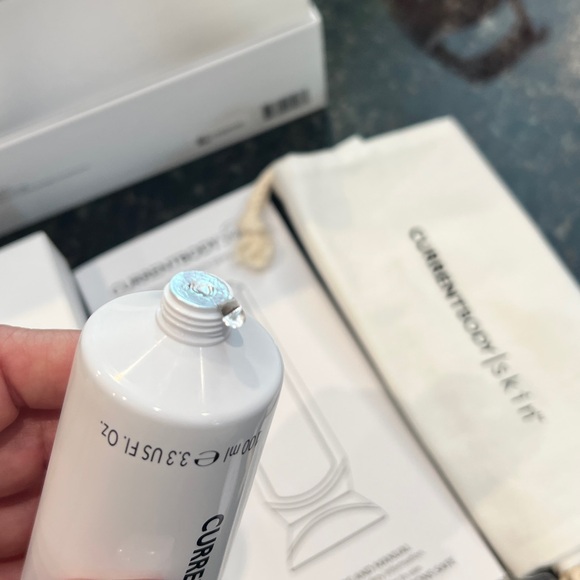 CurrentBody Skin Radiance Enhancer - Silver - Picture 3 of 13